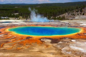 grand prismatic spring 3799785 1920 (1)2