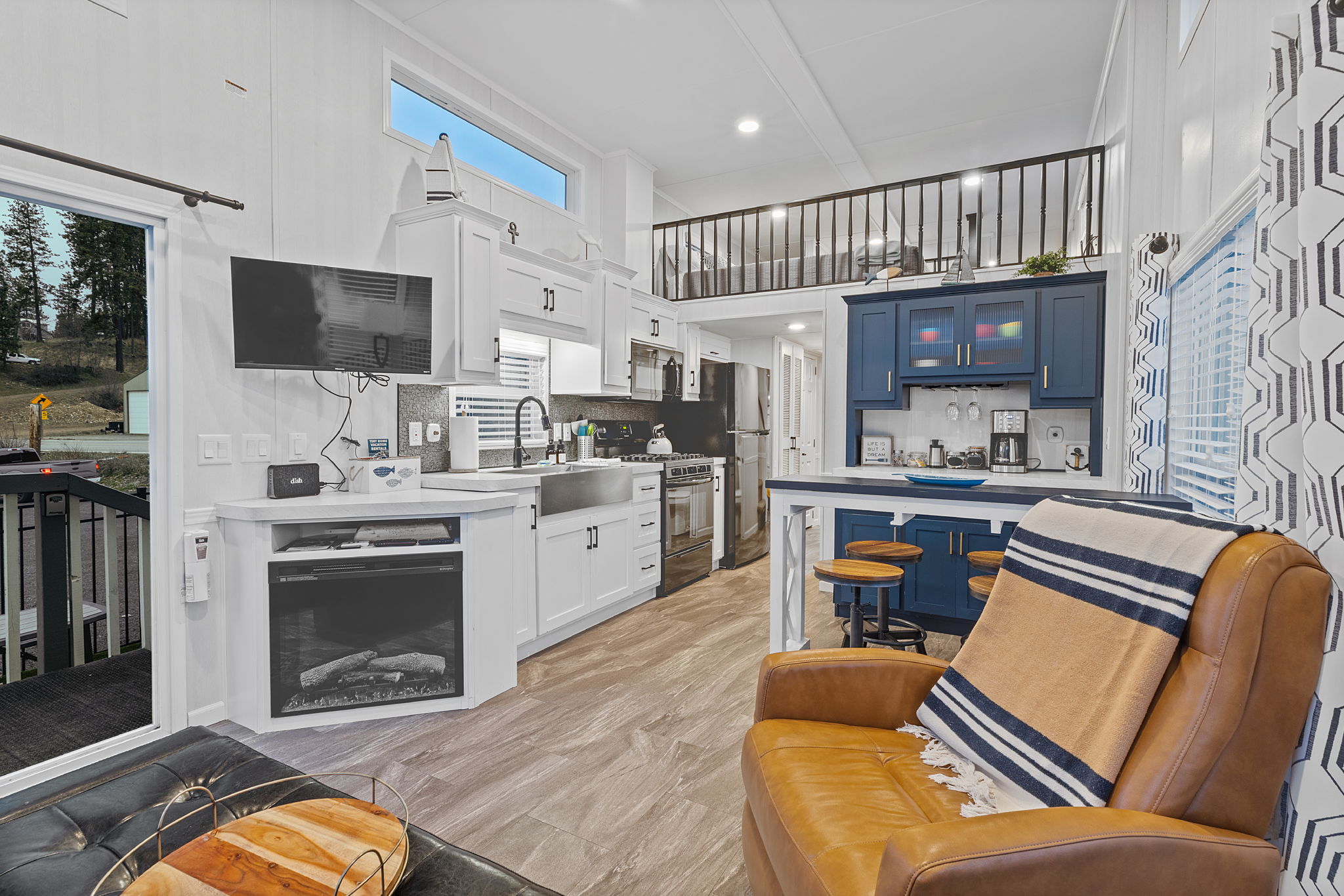 “Relax on the Joe” Tiny Homes + Main Residence in IDAHO! photo 3