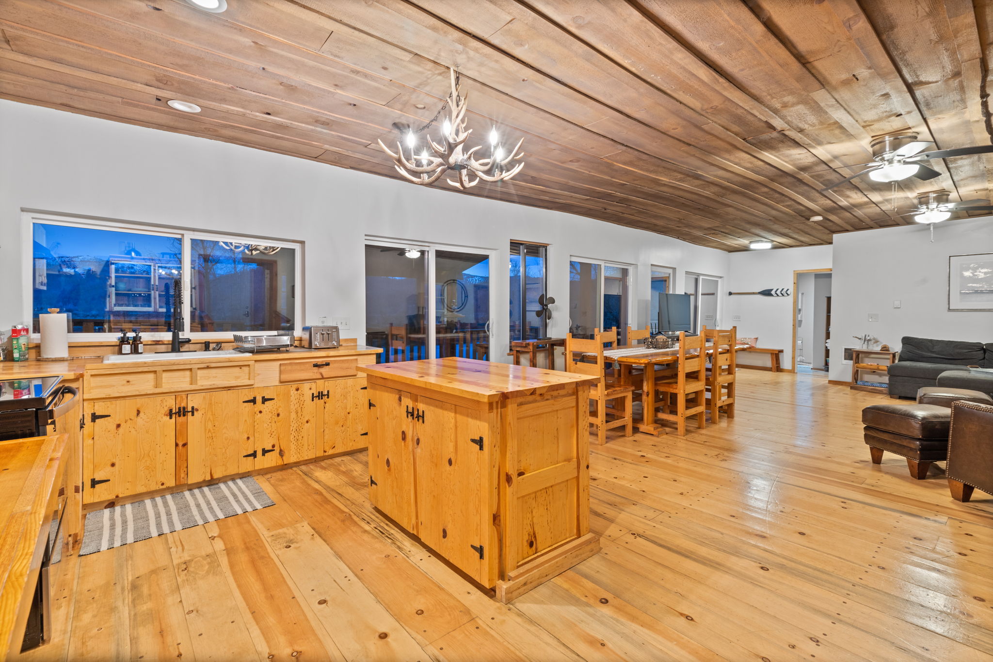 “Relax on the Joe” Tiny Homes + Main Residence in IDAHO! photo 6