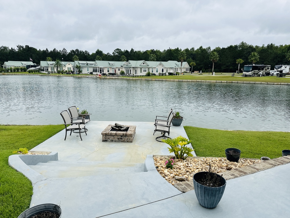 Luxury RV Living – Lake Osprey RV Resort photo 3