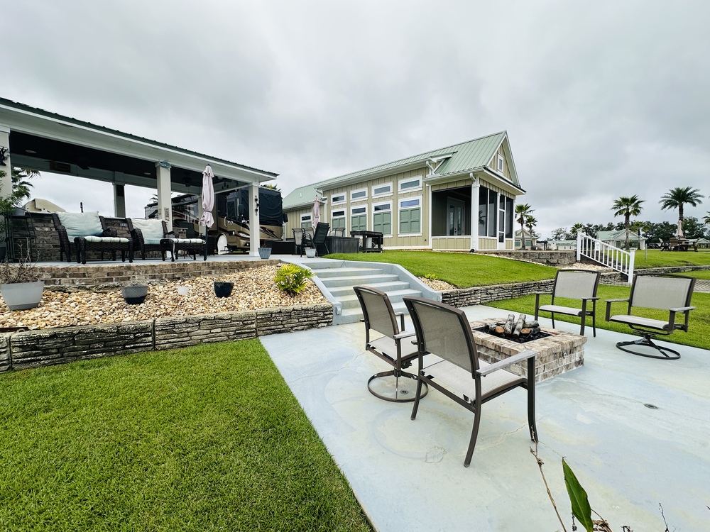 Luxury RV Living – Lake Osprey RV Resort photo 7